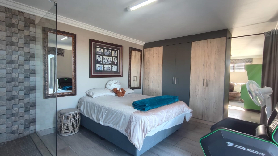 5 Bedroom Property for Sale in Island View Western Cape